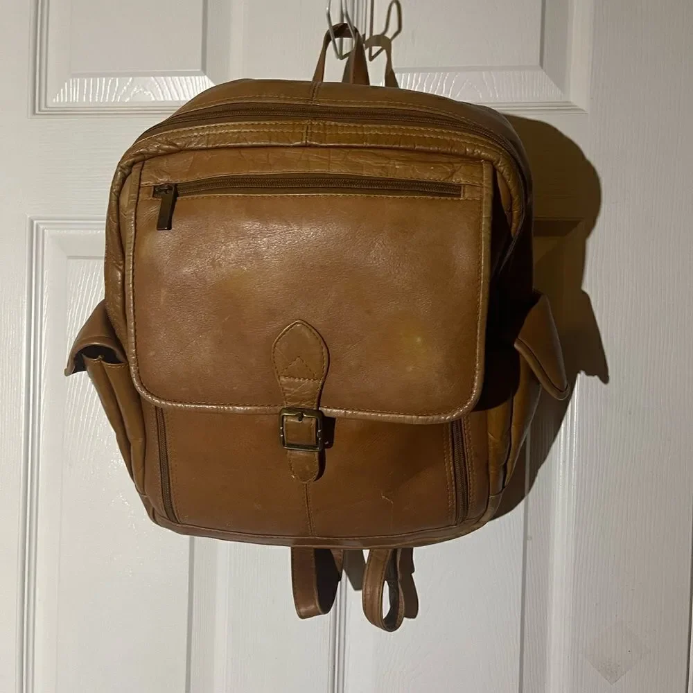 Unbranded tan leather large Backpack antique tone hardwares.
